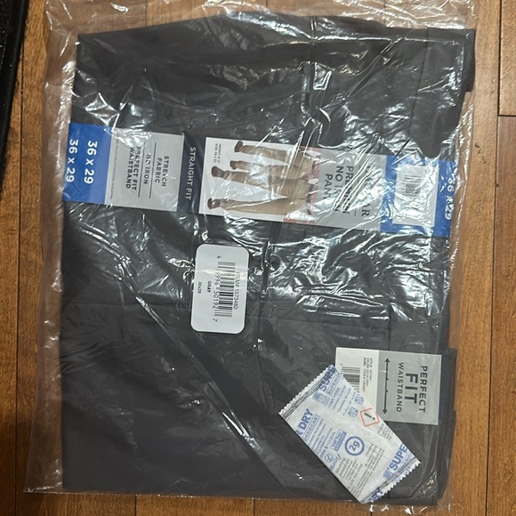 NWT Haggar Men's Premium No Iron Pant - 36 X 29 - Gray - Picture 4 of 8